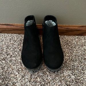 Girl size 1 black boots